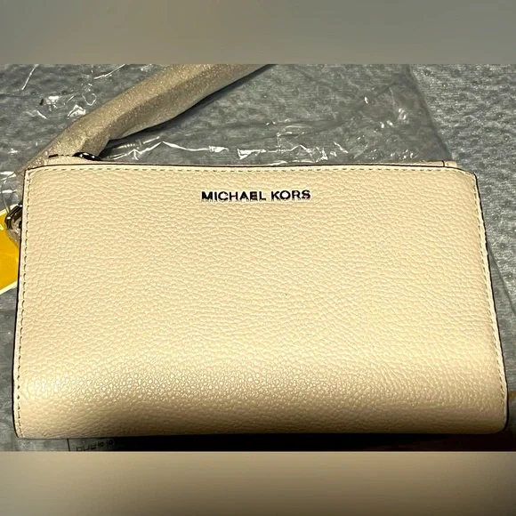 Off white Michael Kors pebbled leather zip around wallet - Picture 1 of 6